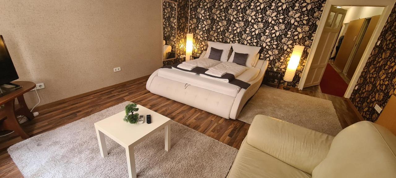 Elegant Apartment In The Hearth Of Budapest Exterior foto